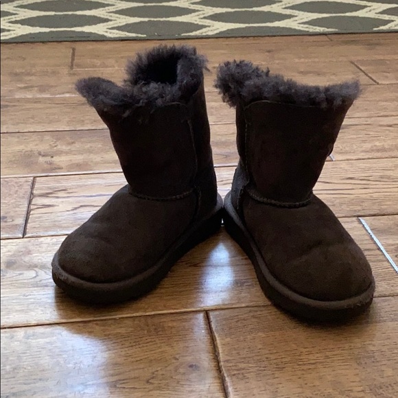 Girls size 9 dark brown Ugg boots - Picture 7 of 8